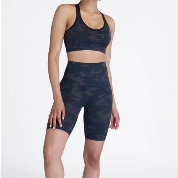 NEW SPANX Look At Me Now Bike Short - Black Camo - Picture 4 of 5